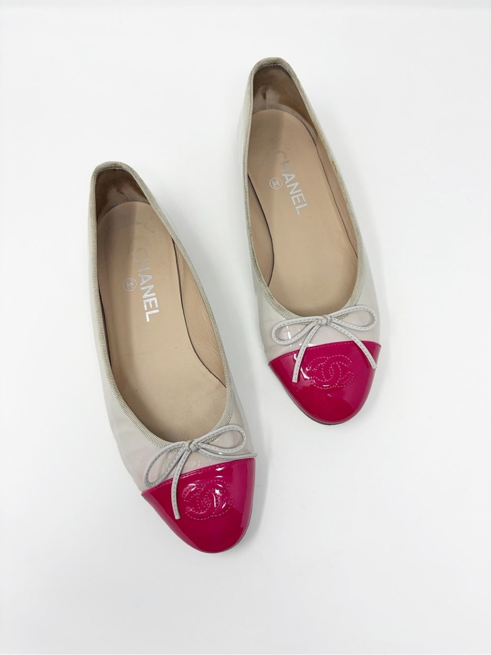 CHANEL Patent Two-Tone Neutral and Fuchsia Cap-Toe Ballet Flats size 38